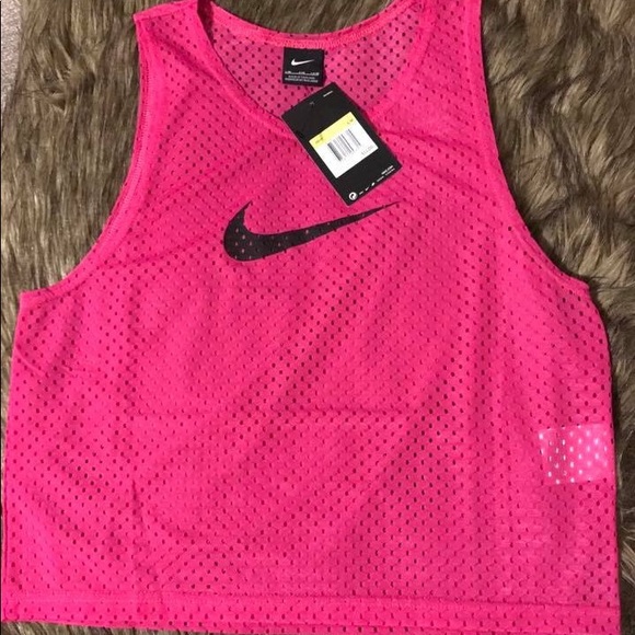 hot pink nike crop top